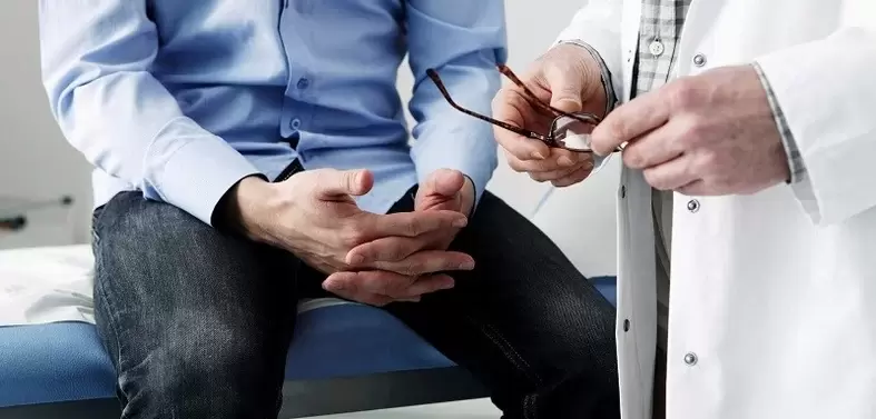 A prosztatagyulladás első jeleinél konzultálnia kell egy urológussal, hogy megerősítse a diagnózist.